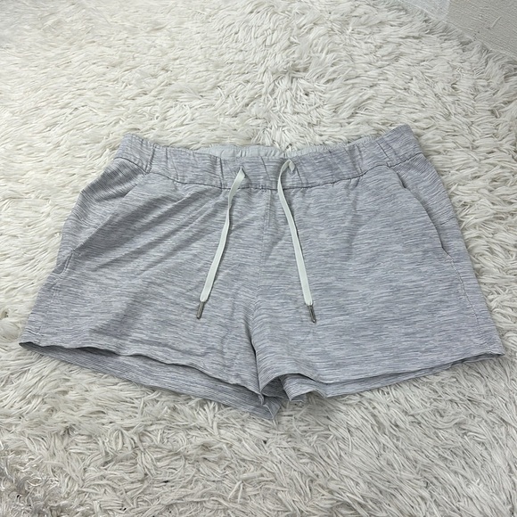 Lululemon On The Fly Short *2.5" Wee Are From Space Nimbus Battleship - Picture 1 of 6